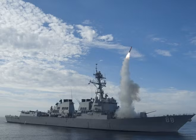 Tên lửa Tomahawk của Mỹ được phóng đi từ tàu chiến. Ảnh: ITN