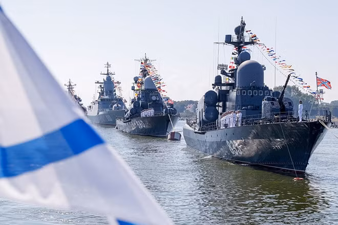Tàu tên lửa R-257 và tàu tên lửa Zyb cỡ nhỏ thuộc hạm đội Baltic của Nga. Những chiếc tàu này được giao trọng trách giữ gìn an ninh đường thủy cho vùng đất nằm giữa châu Âu Kalilingrad của Nga.