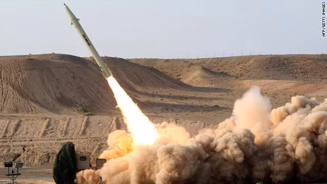 Tên lửa Fateh của Iran trong một vụ phóng thử. Ảnh: ITN