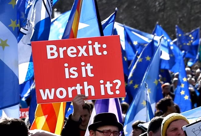 Nhiều người Anh hối hận vì bỏ phiếu ủng hộ Brexit 3 năm trước. Ảnh: INT