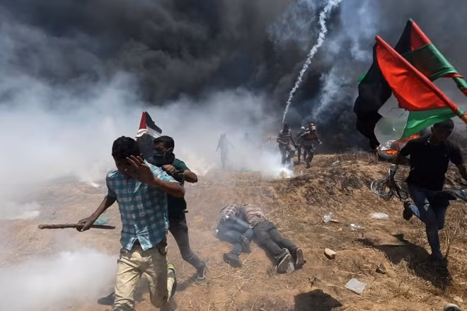 Tình cảnh hỗn loạn tại dải Gaza trong ngày Mỹ chuyển đại sứ quán về Jerusalem. Ảnh: Reuters