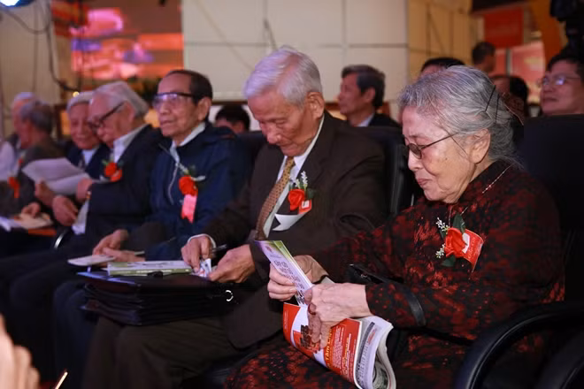 Các nhà báo lão thành tại buổi lễ.