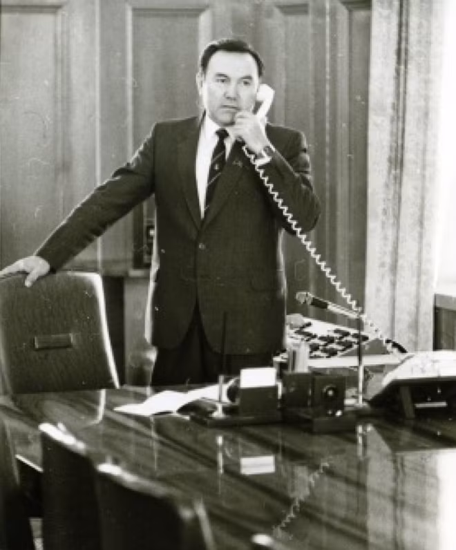 Nursultan Nazarbayev khi là lãnh đạo Kazakhstan dười thời Liên Xô.