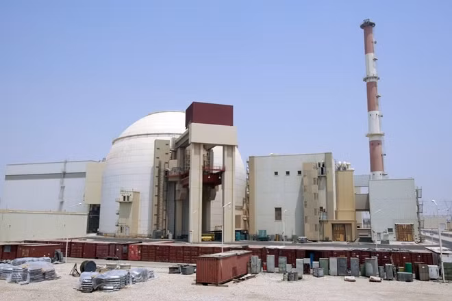 Bên ngoài nhà máy điện nguyên tử Bushehr của Iran. Ảnh: ITN