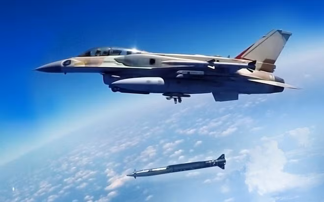 Máy bay F-16 phóng tên lửa từ trên không. Ảnh: INT