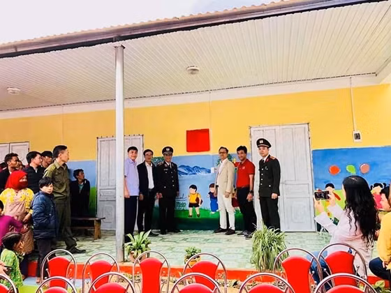 Thanh niên Cảnh vệ CAND chung tay xây trường học tại Hà Giang
