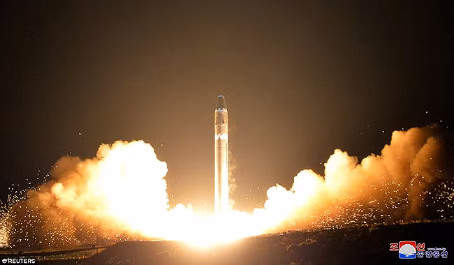 Tên lửa Triều Tiên trong một vụ bắn thử. Ảnh: Reuters Tên lửa Triều Tiên trong một vụ bắn thử. Ảnh: Reuters