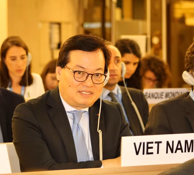 Đại sứ Dương Chí Dũng, Trưởng Phái đoàn thường trực Việt Nam.