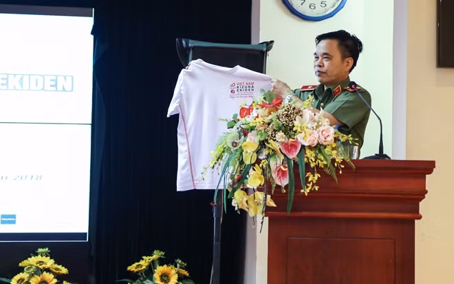 Thiếu tướng Vũ Ngọc Lân, Phó Cục trưởng Cục Đối ngoại, Bộ Công an, phát biểu tại buổi lễ.