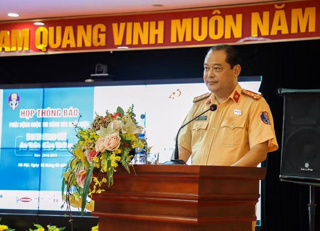 Đại tá Lê Xuân Đức, Phó Cục trưởng Cục CSGT phát biểu tại buổi lễ.