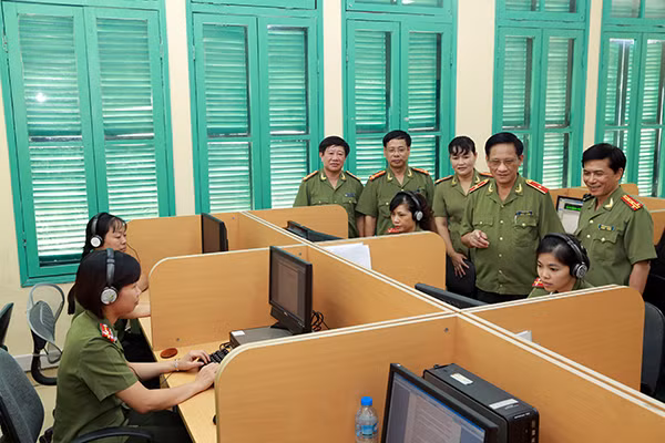 Lãnh đạo Cục KTNVII kiểm tra một ca trực.