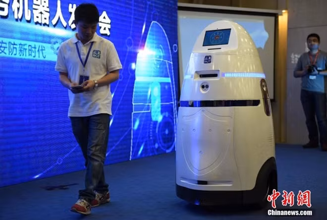 Người máy cảnh sát AnBot.