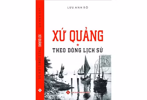 Bìa cuốn sách “Xứ Quảng – Theo dòng lịch sử”.