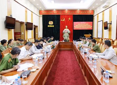 Thứ trưởng Tô Lâm phát biểu chỉ đạo tại buổi làm việc.