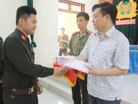 Lễ giao nhận quân đợt II tại Công an tỉnh. Lễ giao nhận quân đợt II tại Công an tỉnh.