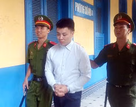 Phillip sau phiên xử.