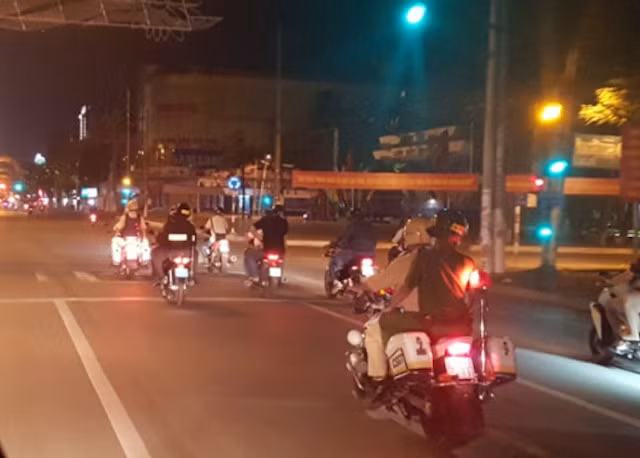 Lực lượng Công an TP Cần Thơ ra quân tuần tra, đảm bảo an toàn giao thông.