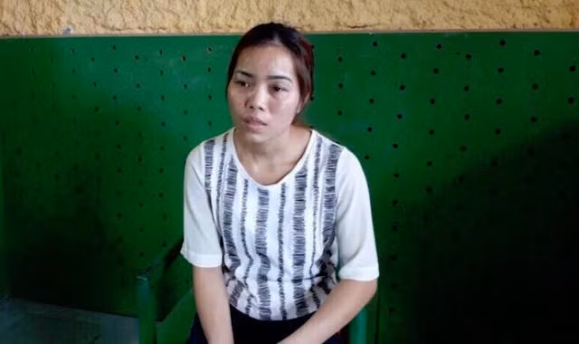 Sang và Xen tại cơ quan điều tra.