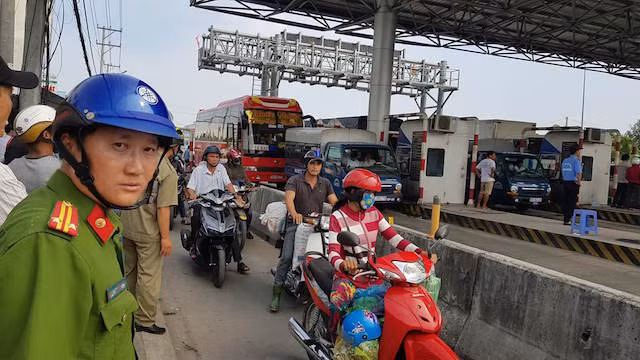 Lực lượng Công an giữ trật tự tại hiện trường.