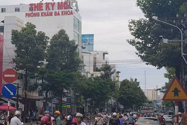 Phòng khám Đa khoa Thế Kỷ Mới trên đường Trần Hưng Đạo.
