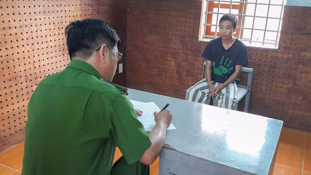 Quân tại cơ quan điều tra.