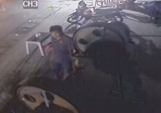 Hình ảnh của nghi can được camera ghi nhận.