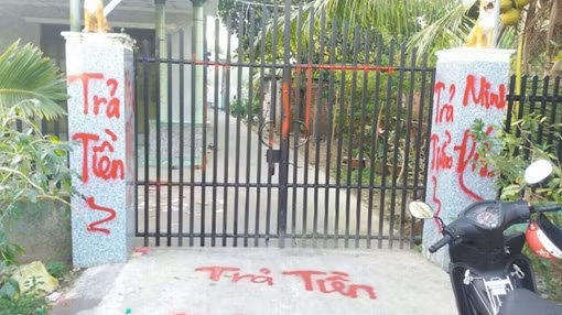 Lại giở trò tạt sơn, đặt quan tài để xiết nợ ảnh 2