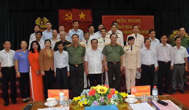 Lãnh đạo Bộ Công an cùng các đại biểu dự hội nghị. Lãnh đạo Bộ Công an cùng các đại biểu dự hội nghị.