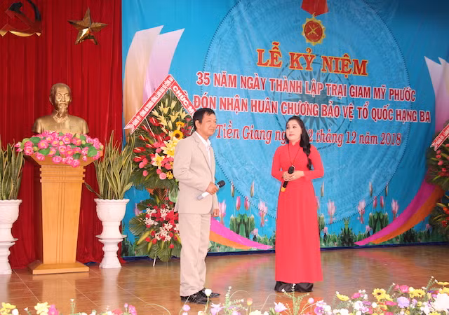 Các tiết mục văn nghệ tại lễ kỷ niệm và đón nhận Huân chương Bảo vệ Tổ quốc hạng ba.
