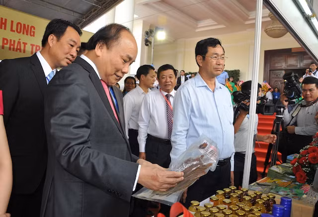 Thủ tướng đánh giá cao những nỗ lực, sự đổi mới của Vĩnh Long trong kêu gọi đầu tư. Thủ tướng đánh giá cao những nỗ lực, sự đổi mới của Vĩnh Long trong kêu gọi đầu tư.