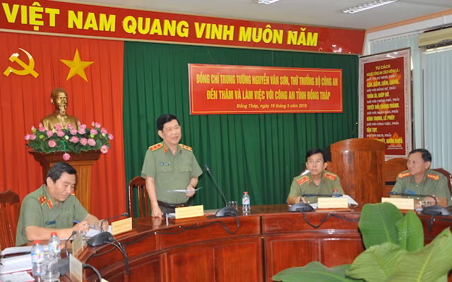 Thứ trưởng Nguyễn Văn Sơn chỉ đạo công tác tại Công an Đồng Tháp.