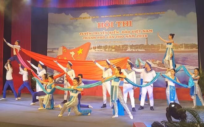 Tiết mục văn nghệ sôi nổi tại hội thi.
