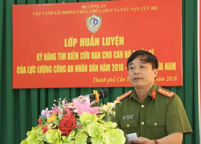 Đại tá Trần Trung Thành, Phó Cục trưởng Cục Cảnh sát PCCC và CNCH phát biểu khai mạc lớp tập huấn.