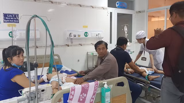 Bác sĩ đang điều trị tích cực cho các bệnh viện.