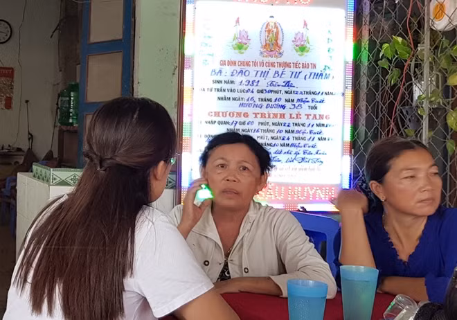 Bà Nhỏ kể về con gái.