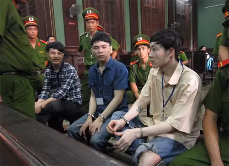 Các bị cáo tại phiên xử.