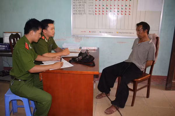 CQĐT lấy lời khai đối tượng Khà A Giàng.