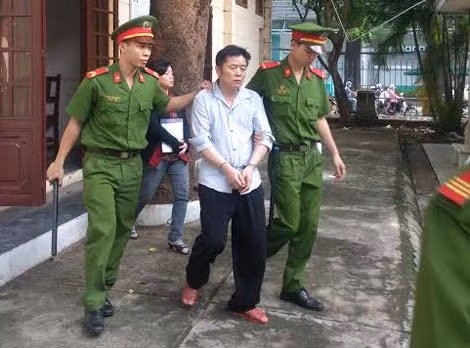Bị cáo Yan sau phiên xử.