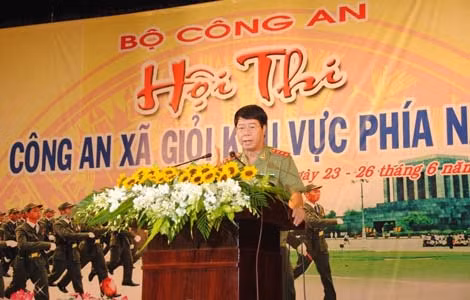 Thượng tướng Bùi Văn Nam, Ủy viên Trung ương Đảng, Thứ trưởng Bộ Công an phát biểu khai mạc tại Hội thi.