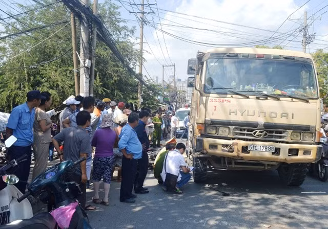 Hiện trường vụ TNGT khiến vợ chồng anh Tiệp tử vong