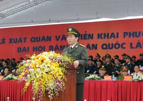 Đại tướng Trần Đại Quang, Uỷ viên Bộ Chính trị, Bộ trưởng Bộ Công an phát lệnh xuất quân.