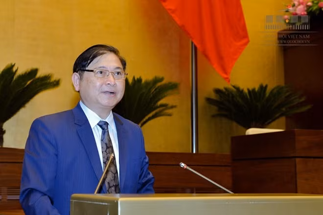 Ông Phan Xuân Dũng trình bày báo cáo giải trình, tiếp thu dự án luật