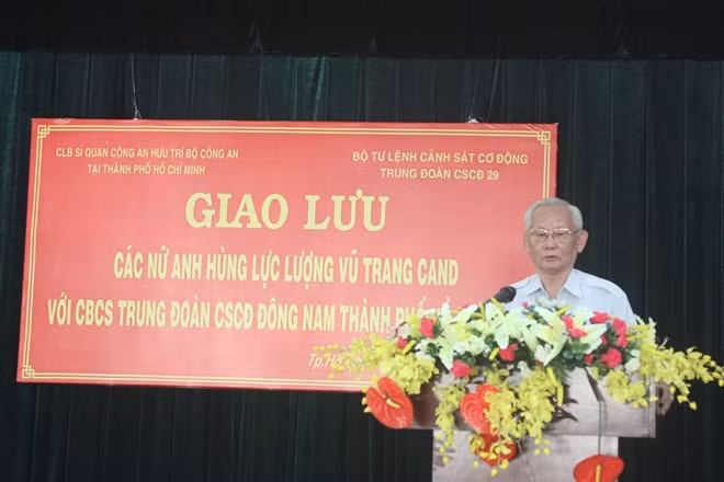 Đại tá Huỳnh Minh Phụng, Chủ nhiệm CLB Sĩ quan Công an hưu trí Bộ Công an tại TP. Hồ Chí Minh phát biểu tại Chương trình.