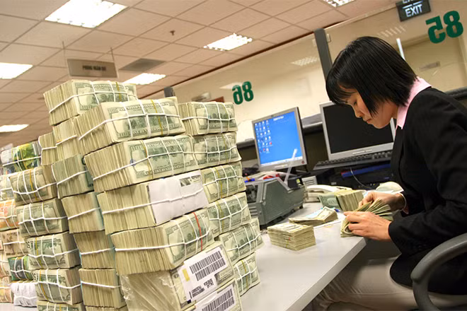 NHNN cần kiên định con đường tách vàng và ngoại tệ (USD) ra khỏi lưu thông và đưa vào vận hành theo các nguyên tắc của thị trường tài sản. ( ảnh minh hoạ internet) NHNN cần kiên định con đường tách vàng và ngoại tệ (USD) ra khỏi lưu thông và đưa vào vận hành theo các nguyên tắc của thị trường tài sản. ( ảnh minh hoạ internet)