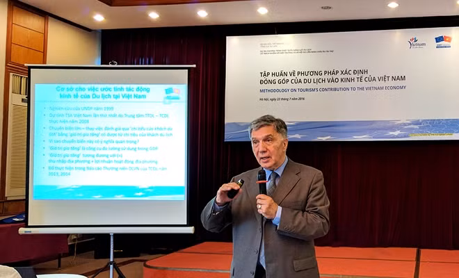 Chuyên gia Dự án EU-ESRT chia sẻ kết quả việc hỗ trợ của Dự án đối với tỉnh Quảng Ninh trong việc xây dựng thành công tài khoản du lịch cấp tỉnh.