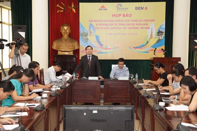 Quang cảnh họp báo