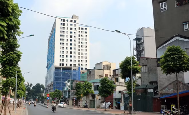 Hà Nội khẳng định sẽ ‘cắt nóc’ cao ốc 8B Lê Trực. (Ảnh: Trần Ngọc)