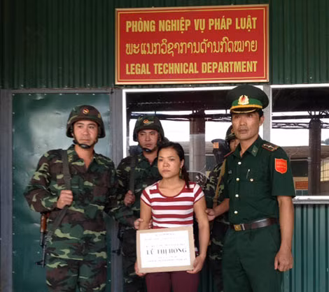 Trạm kiểm soát Biên phòng cửa khẩu quốc tế Cầu Treo bắt giữ đối tượng Hồng.