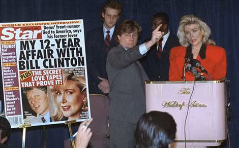 Gennifer Flowers tổ chức họp báo công bố băng ghi âm quan hệ với ông Bill Clinton tháng 1-1992.