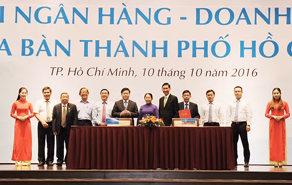 VietinBank ký kết hợp tác với Hiệp hội DN TP HCM. Ảnh: Hoàng Thành An.